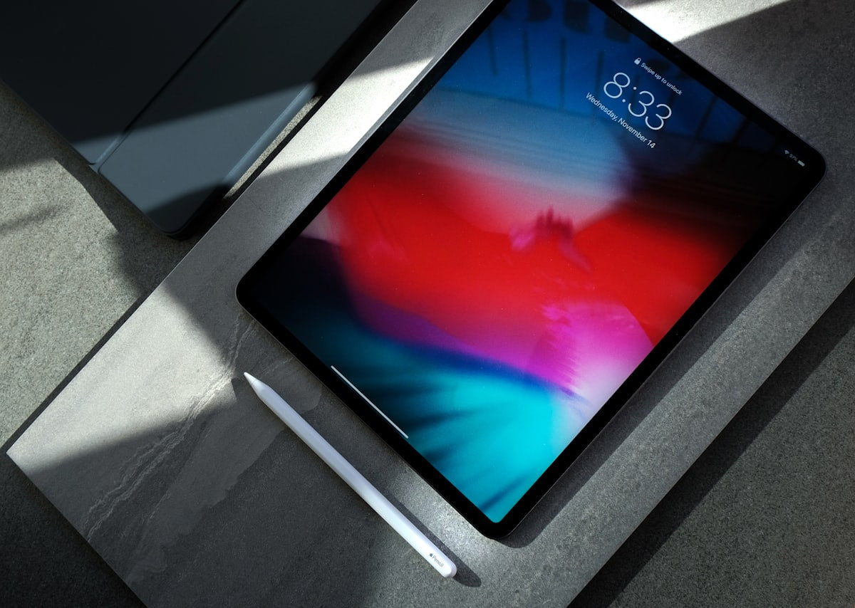 iPad on desk with Apple Pencil – best iPad to buy Jordan 2026