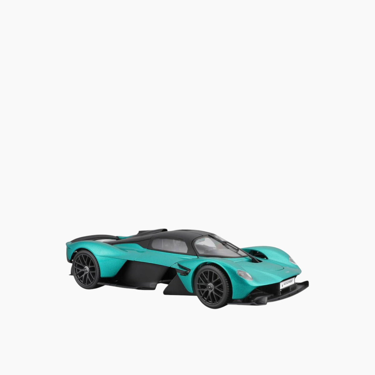 Maisto 2021 Aston Martin Valkyrie Die-Cast Model Car – 1:18 Scale