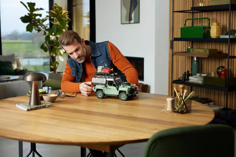 LEGO® Land Rover Defender 90 – مغامرة بناء كلاسيكية