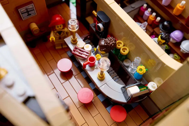LEGO® Tudor Corner - مبنى كلاسيكي بتفاصيل معمارية