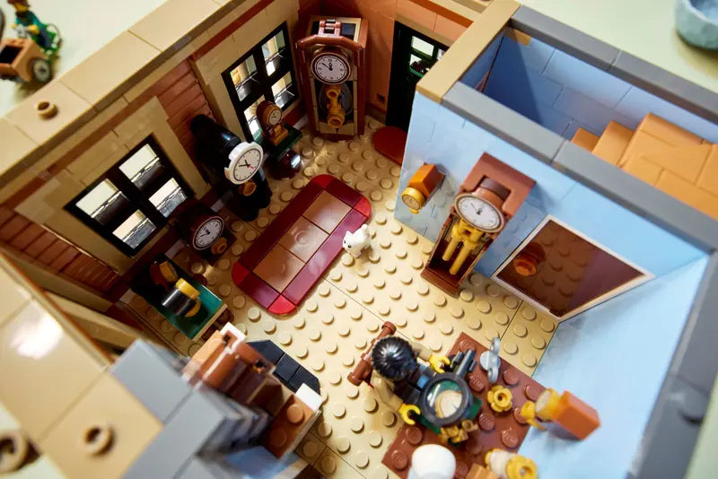 LEGO® Tudor Corner - مبنى كلاسيكي بتفاصيل معمارية
