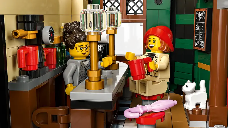 LEGO® Tudor Corner - مبنى كلاسيكي بتفاصيل معمارية