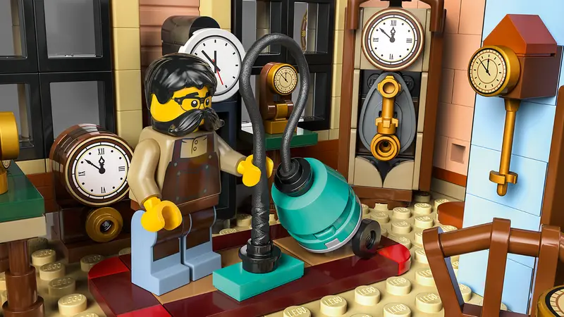 LEGO® Tudor Corner - مبنى كلاسيكي بتفاصيل معمارية