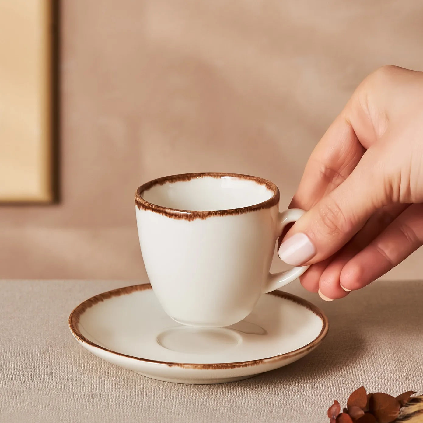 فنجان قهوة كاراجا ليفي كريمي أنيق