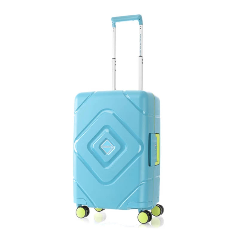 حقيبة سفر Trigard 55 سم من American Tourister - عملية وخفيفة