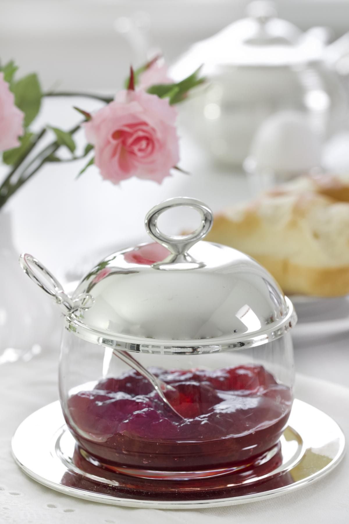 حافظة مربى/سكرية مع طبق وملعقة مطلية فضة من Edzard Jago