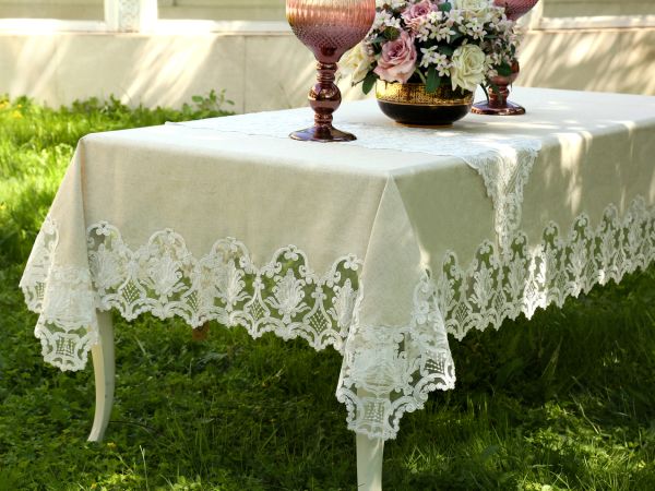 مفرش طاولة 160×250 سم Paula من Daimon Home – لون بيج أنيق