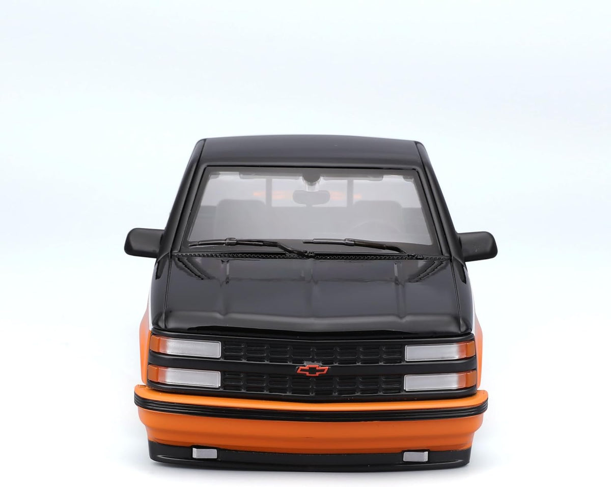 Maisto 1:24 1993 Chevrolet 454 SS Pick-Up Harley-Davidson Orange Black Die-Cast Motorcycle – 1:24 Scale