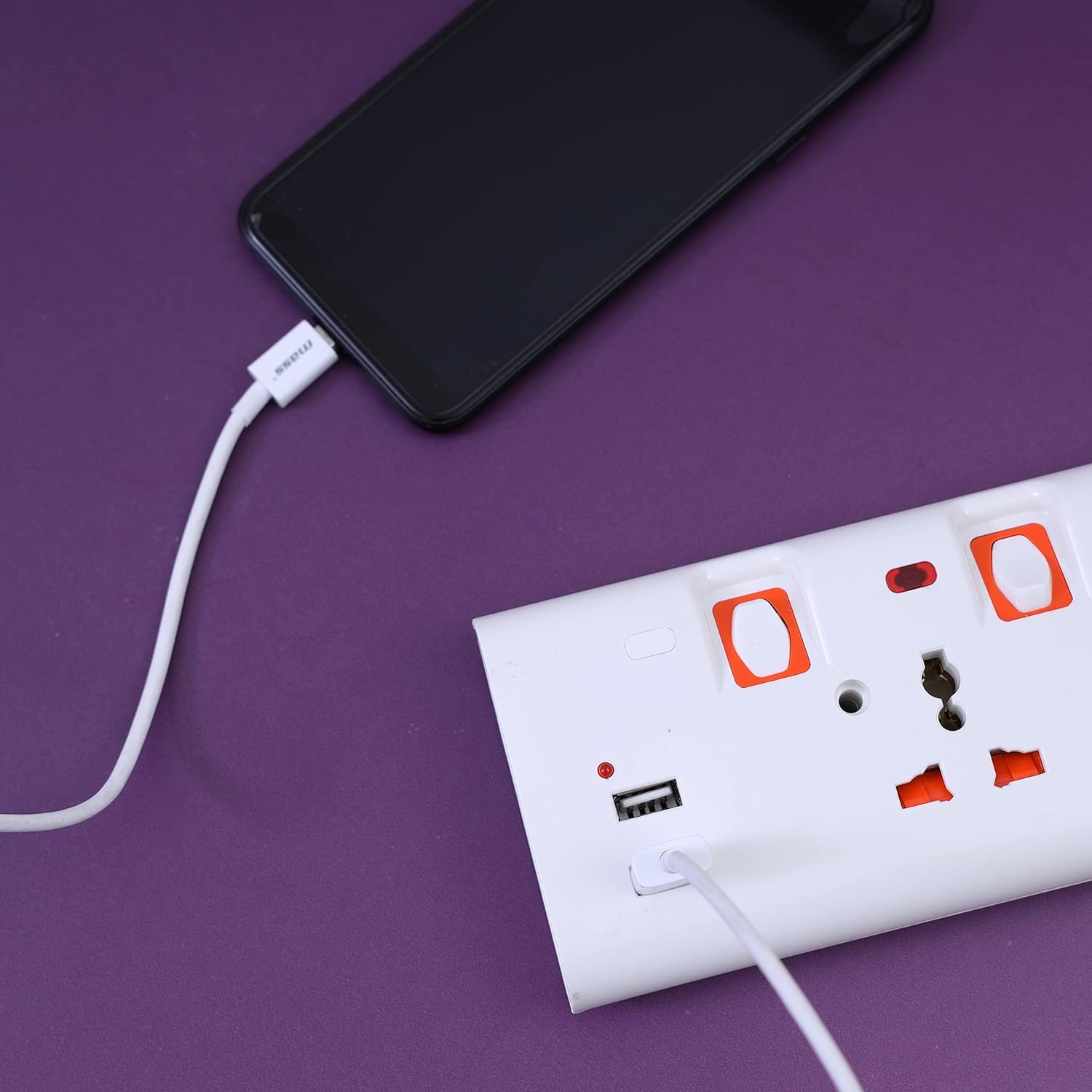 مشترك كهرباء Geepas 4 مخارج وUSB بطول 3م