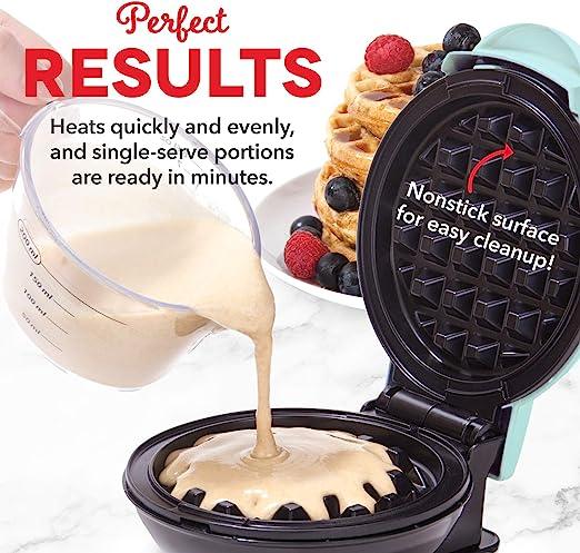 صانعة الوافل باللون اكوا من داش