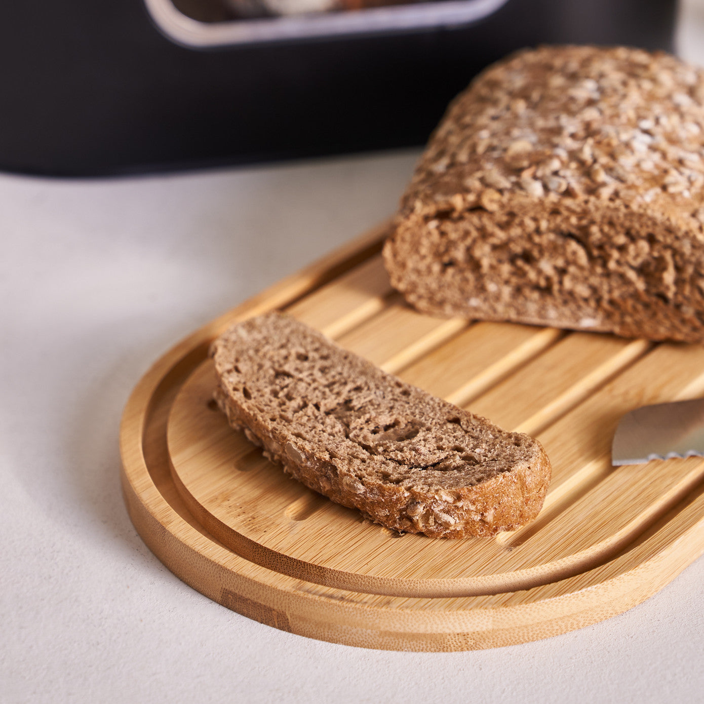 صندوق خبز ولوح تقطيع 2×1 من كاراجا ستريم – لون أسود أنيق