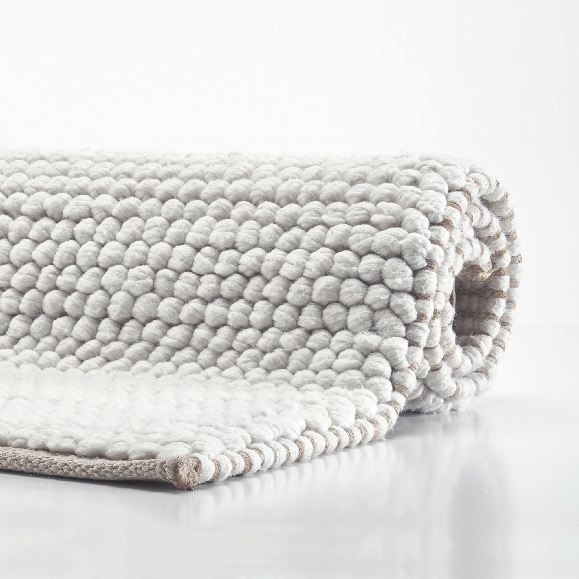 أرضية حمام 60×100 من Aquanova Jura – نعومة وأناقة