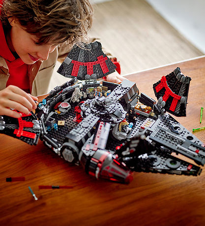LEGO ستار وورز - ذا دارك فالكون 75389