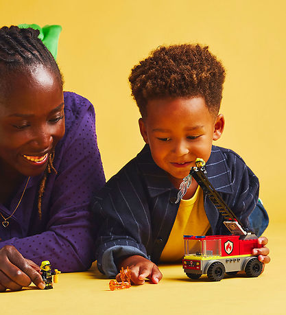 LEGO سيتي شاحنة إطفاء بسلم 60463 – 82 قطعة