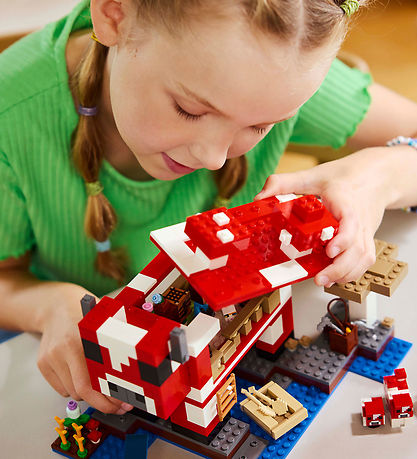 LEGO Minecraft منزل Mooshroom 21270 – 500 قطعة