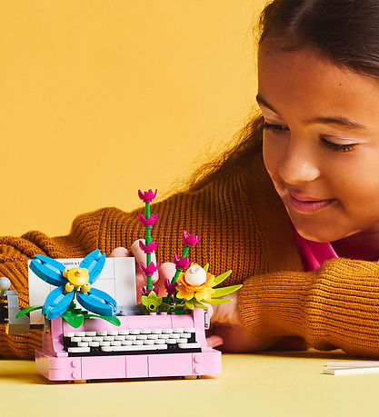 LEGO Creator آلة كاتبة مع زهور 3 في 1 – 363 قطعة