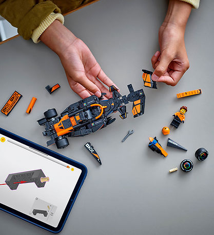 LEGO Speed Champions سيارة McLaren F1 MCL38 – 269 قطعة