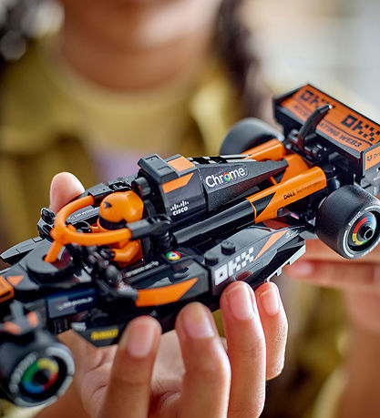 LEGO Speed Champions سيارة McLaren F1 MCL38 – 269 قطعة