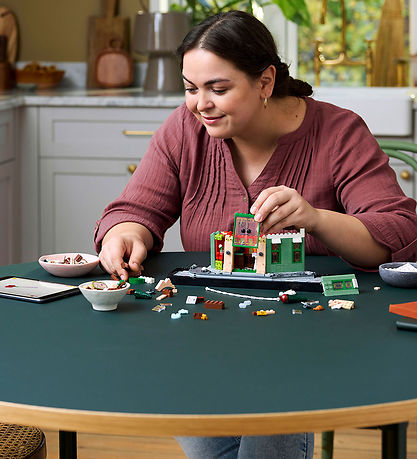 LEGO® French Café 10362 - مقهى فرنسي كلاسيكي 1101 قطعة