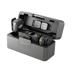 ميكروفون DJI Mic 3 اللاسلكي (جهازان إرسال + جهاز استقبال + علبة شحن) مع تحكم تكيفي في مستوى الصوت