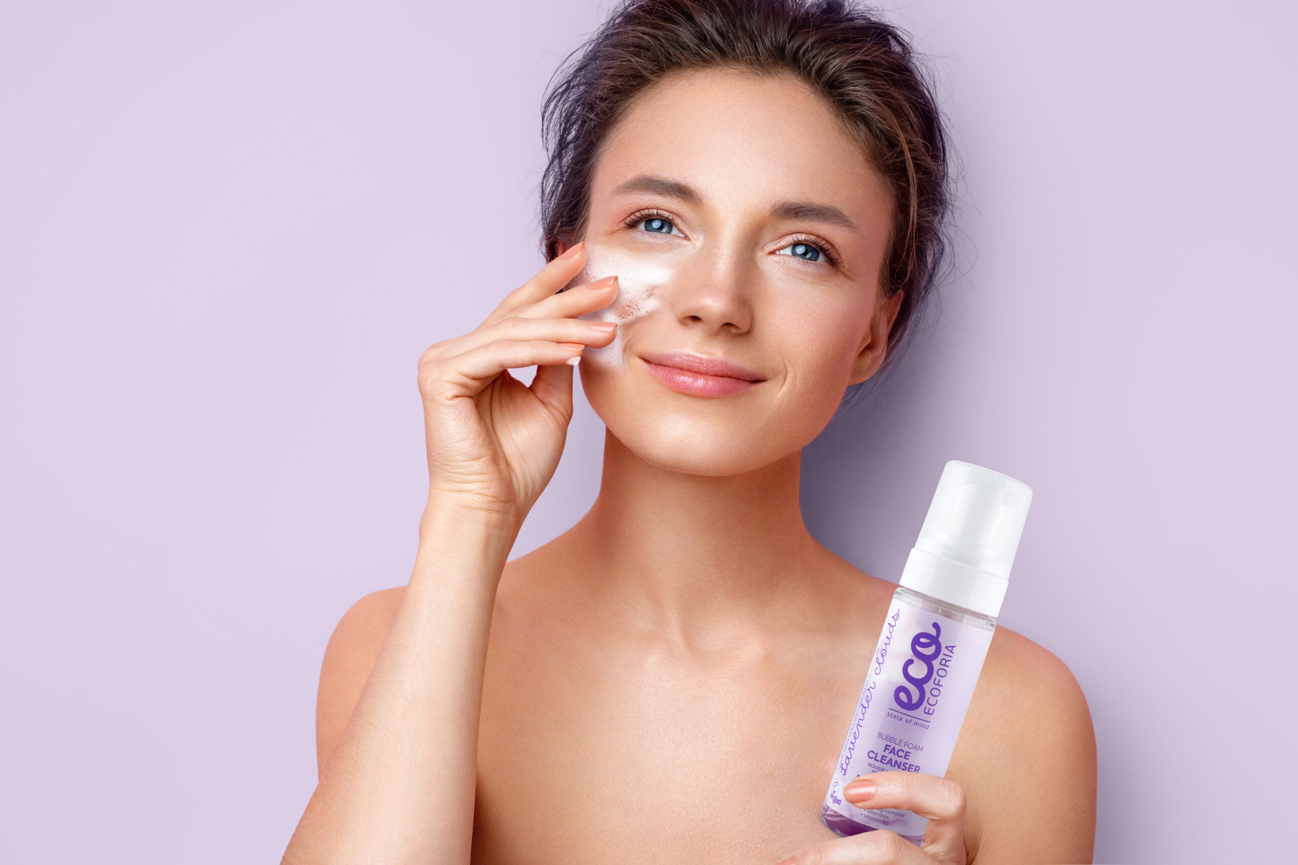 غسول رغوي Ecoforia بالخزامى – 160 مل لتنقية وترطيب البشرة