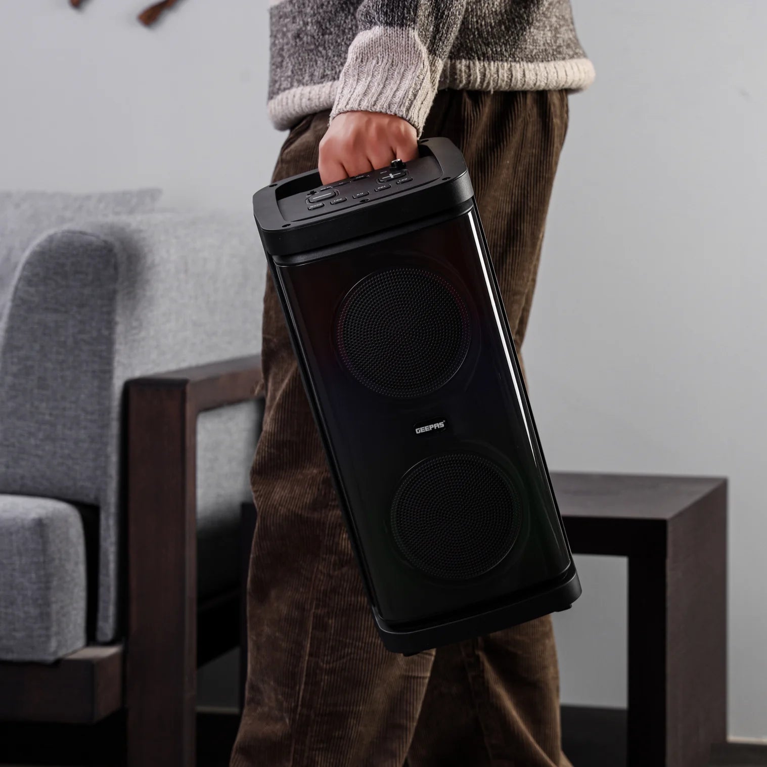 سبيكر Geepas GMS11193 20000W مع ميكروفون وإضاءة RGB