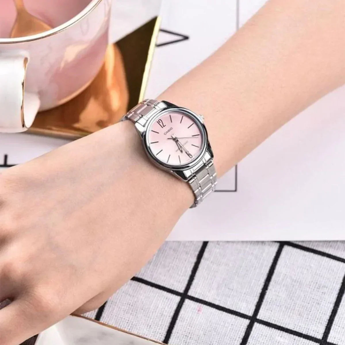 Casio LTP-V005D-4B Stainless Steel , Woman Watches