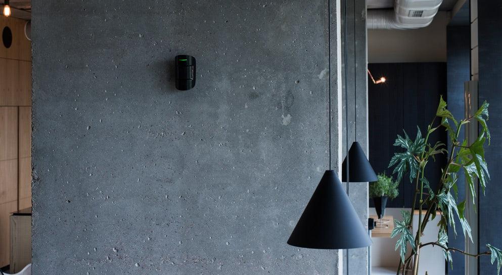 من اجاكس MotionProtect مستشعر حركة لاسلكي مع مناعة للحيوانات باللون الأسود