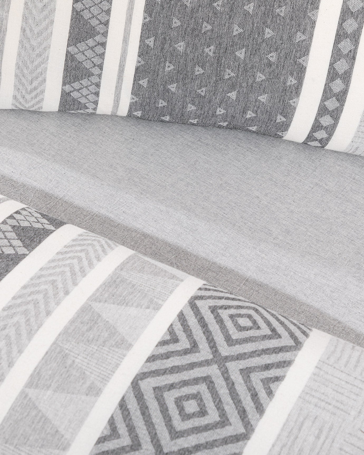 Semnoz King Size Jacquard Duvet Cover Set - Madame Coco JO