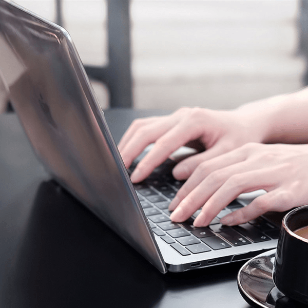 حافظة WIWU Crystal Shield لجهاز Mac 13.6 air/2022 - شفافة