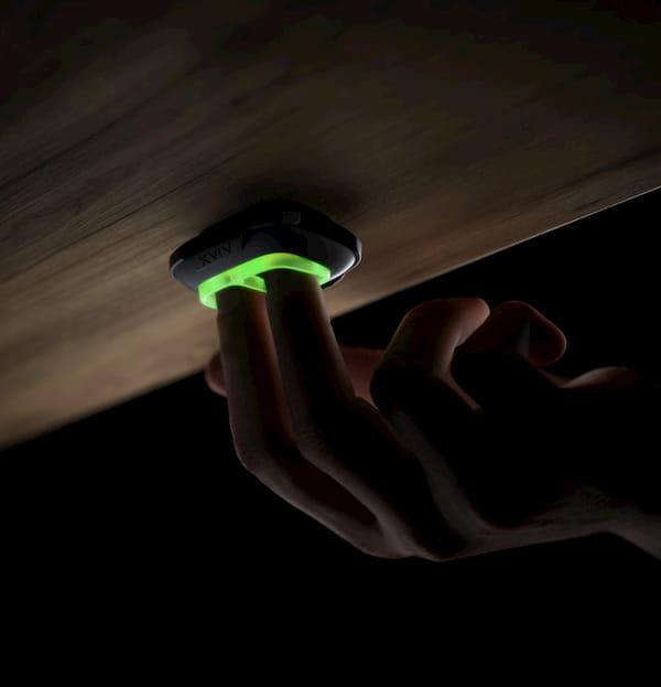 جهاز تعليق لاسلكي بزر مزدوج باللون الابيض من أجاكس