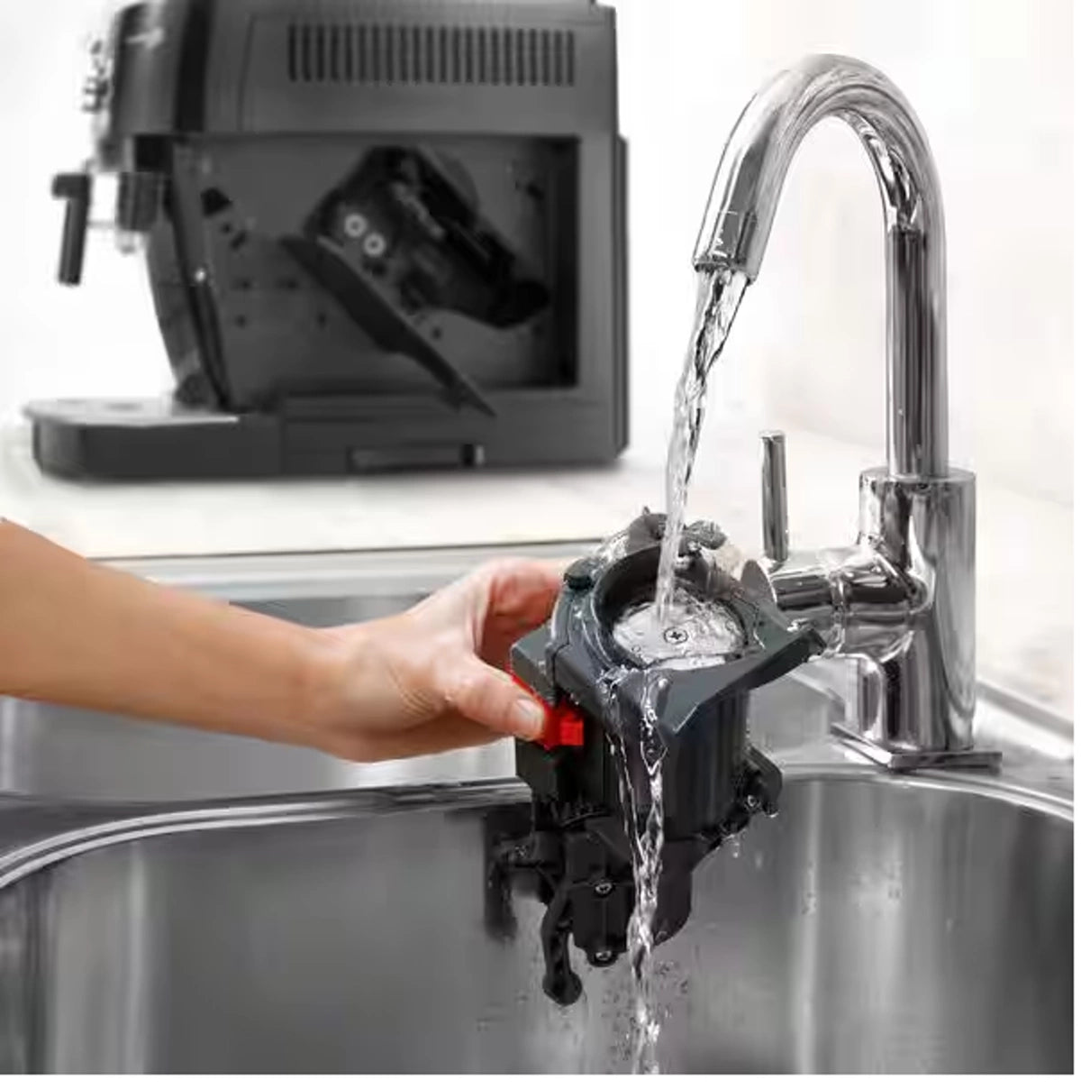 Delonghi Espresso Machine Magnifica S 15-bar 1.8L capacity with Coffee Grinder Black