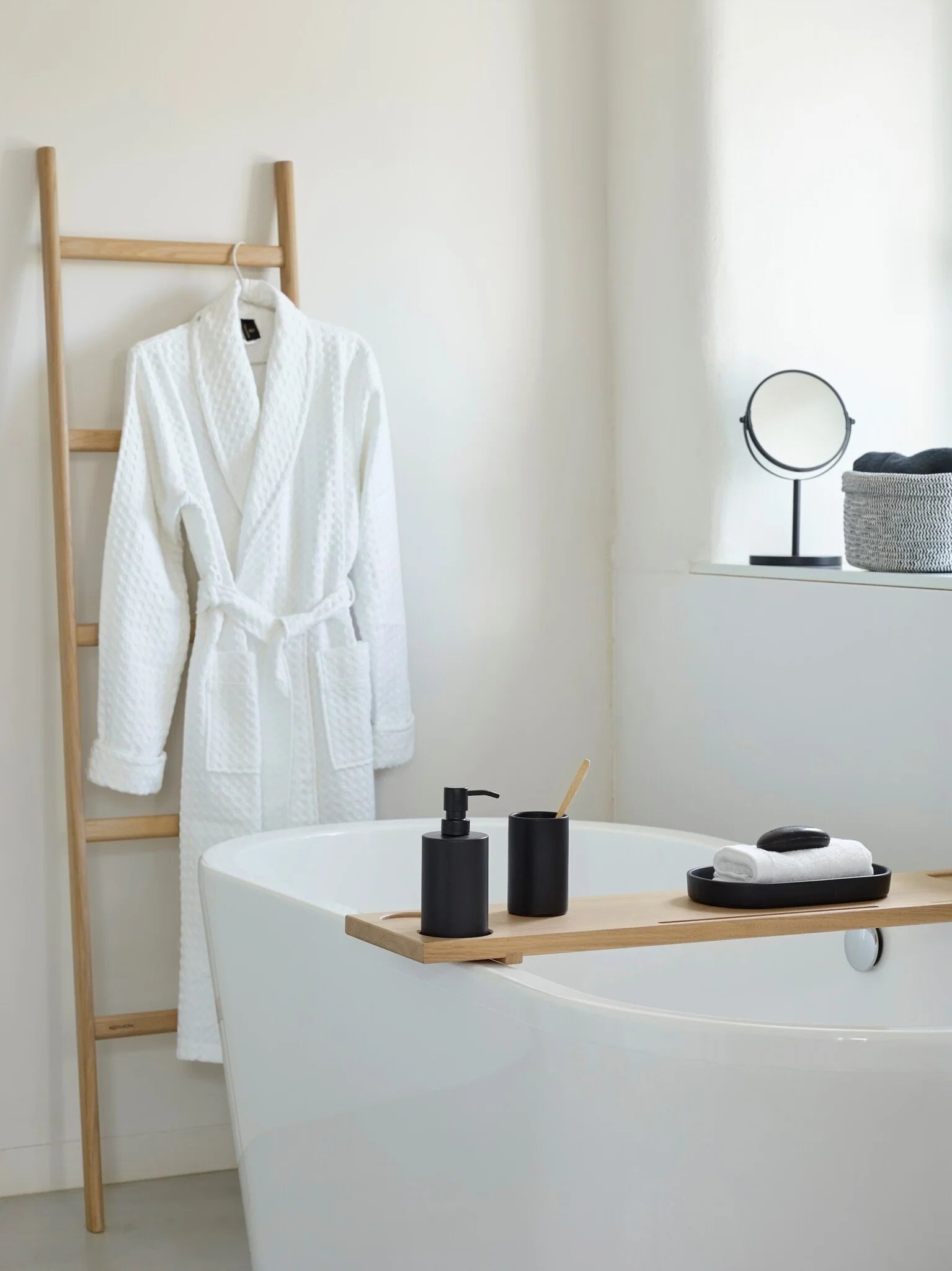 Aquanova Forte Toothbrush Holder – Stylish Stoneware Design