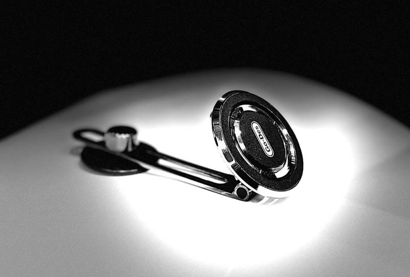 حامل هاتف للسيارة على الأرضية المسطحة مغناطيسي يدور 360 درجة من جو ديس