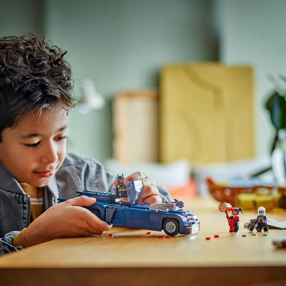 LEGO باتمان - باتمان مع باتموبيل ضد هارلي كوين ومستر فريز
