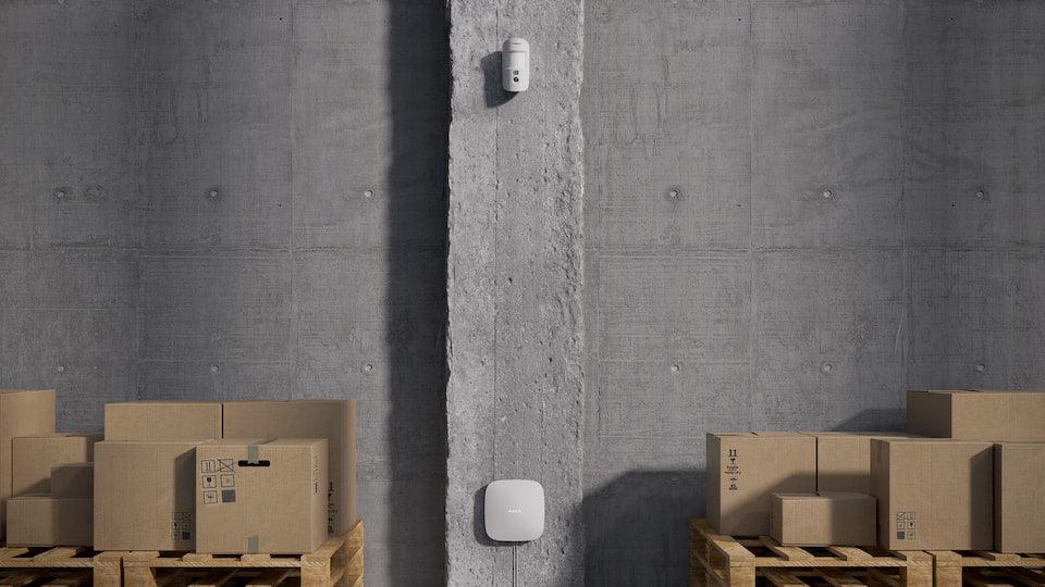 من اجاكس HUB2 لوحة تحكم لنظام الأمان مع دعم التحقق من الصورة باللون الأسود