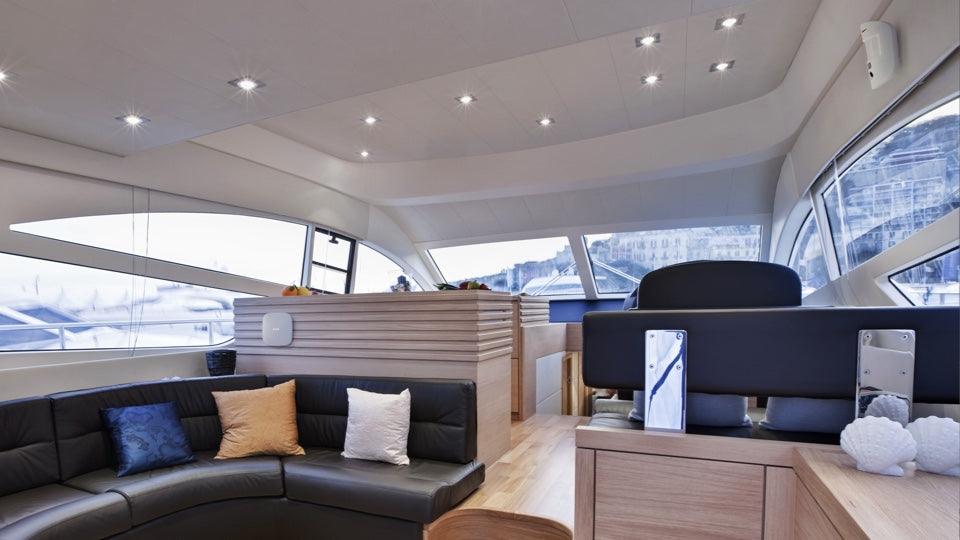 من اجاكس HUB2 لوحة تحكم لنظام الأمان مع دعم التحقق من الصورة باللون الأسود