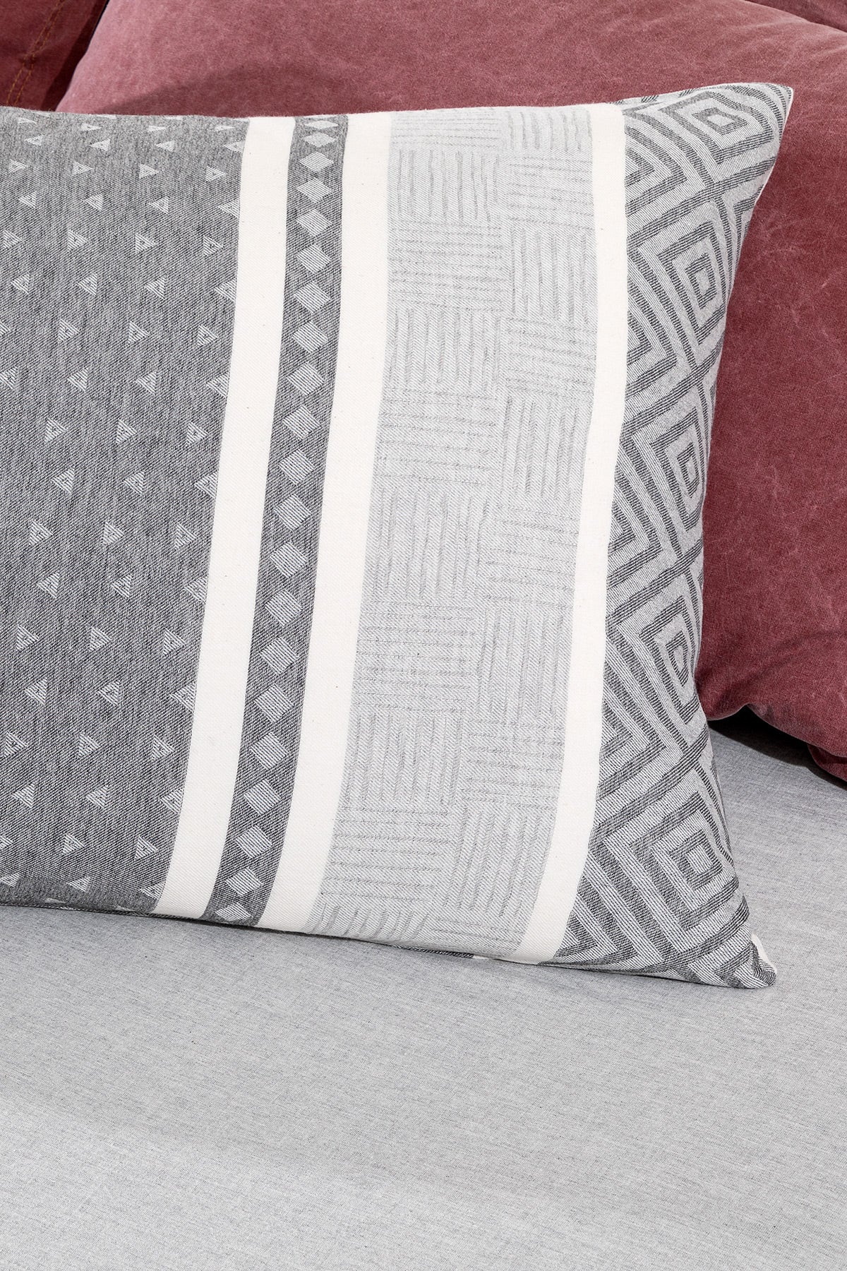 Semnoz Double Size Jacquard Duvet Cover Set - Madame Coco JO