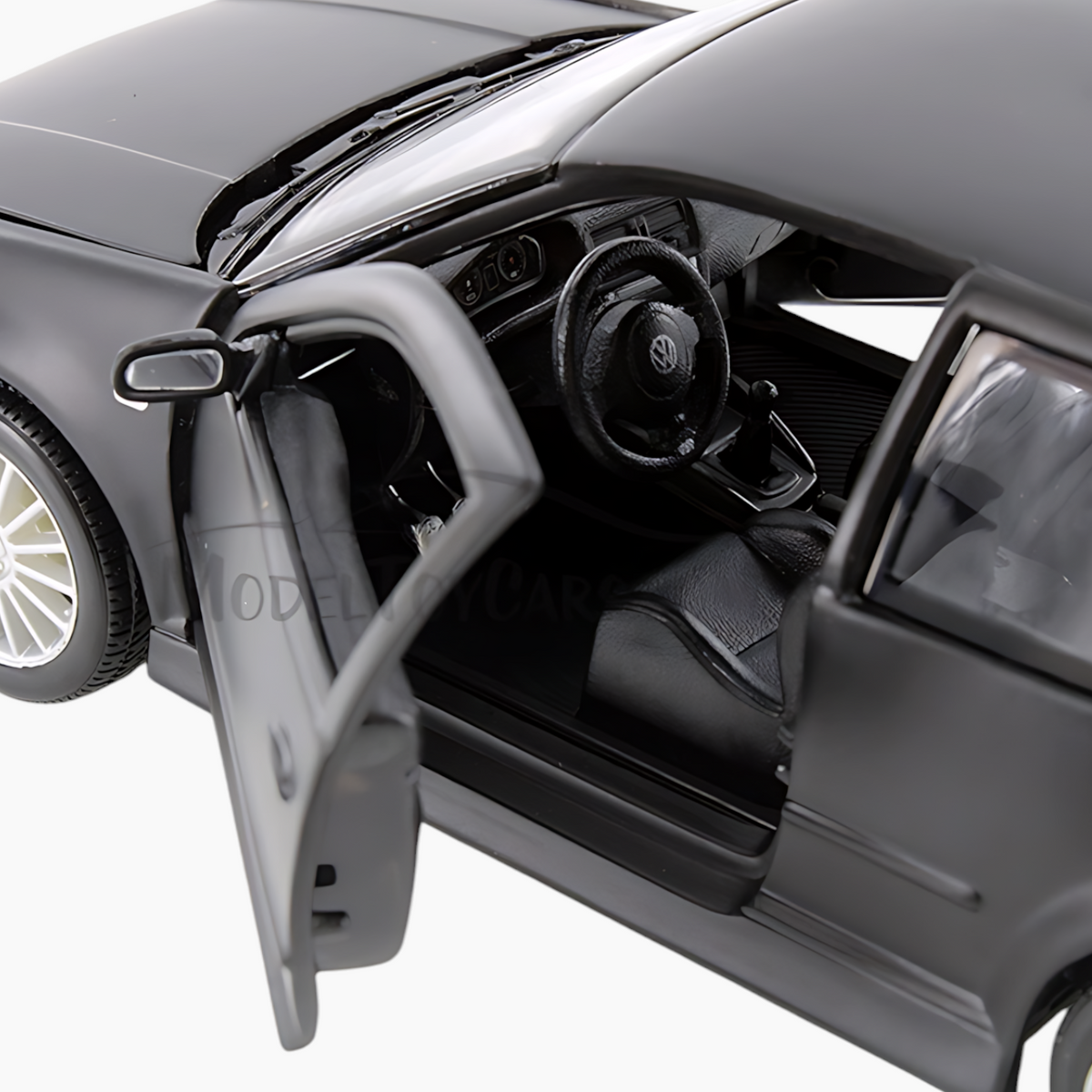 Maisto Volkswagen Golf R32 Die-Cast Model Car – 1:24 Scale