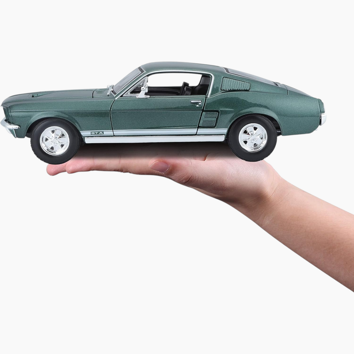 Maisto 1967 Ford Mustang Fastback Die-Cast Model Car – 1:18 Scale