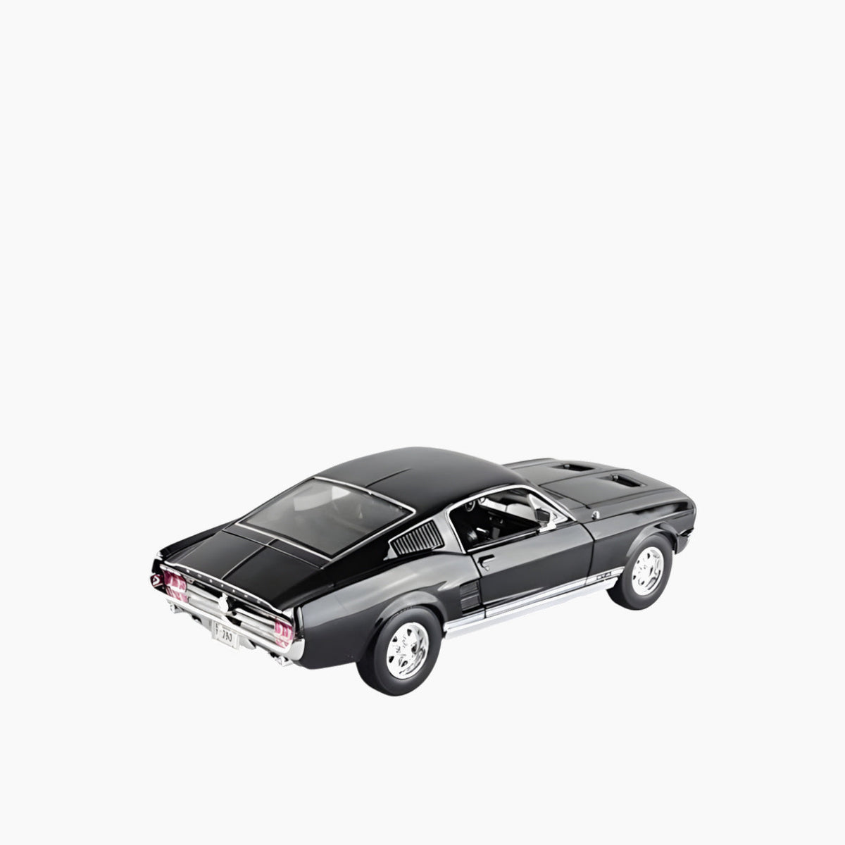 Maisto 1967 Ford Mustang Fastback Die-Cast Model Car – 1:18 Scale