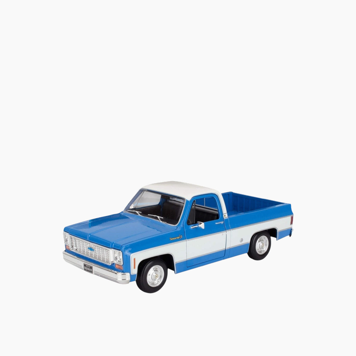 Maisto 1974 Chevrolet C10 Cheyenne Super Die-Cast Model Car – 1:18 Scale