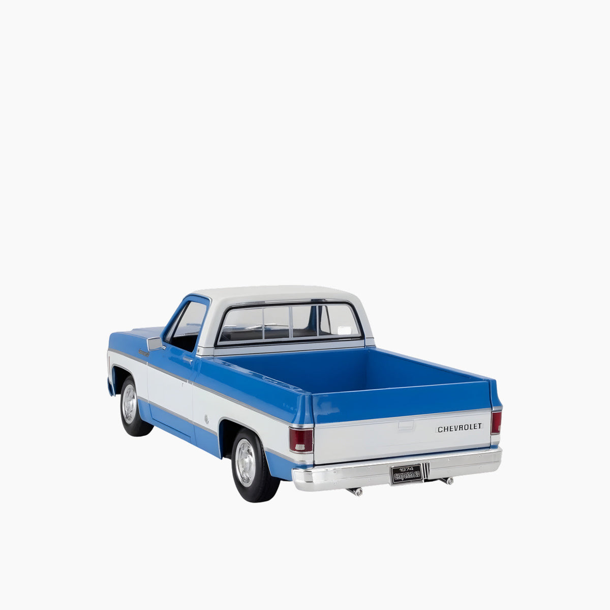 Maisto 1974 Chevrolet C10 Cheyenne Super Die-Cast Model Car – 1:18 Scale