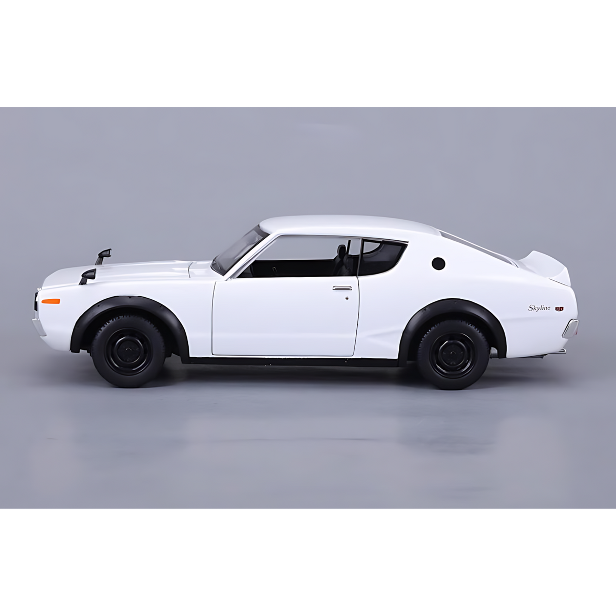 Maisto 1973 Nissan Skyline 2000GT-R (KPGC110) Die-Cast Model Car – 1:24 Scale