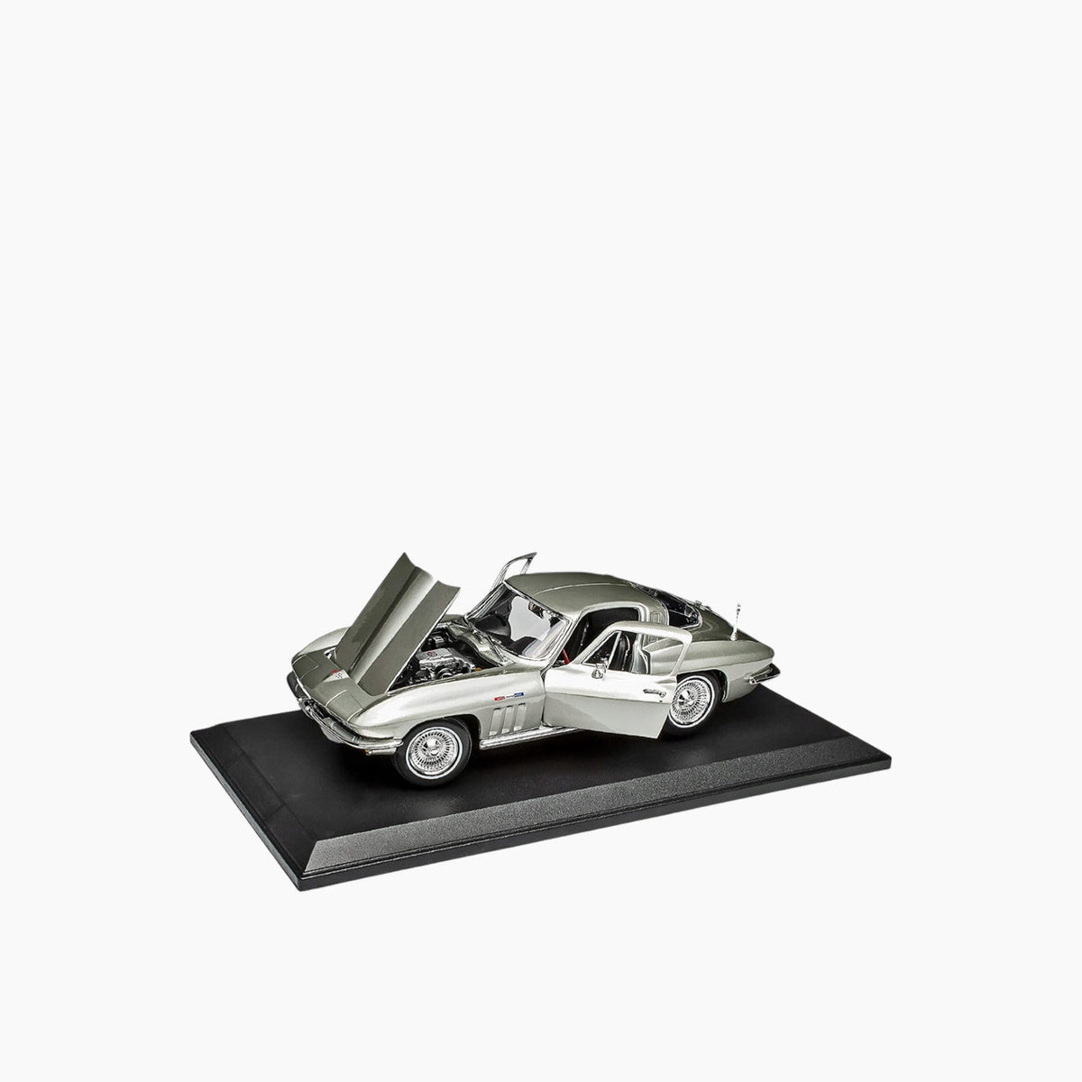 Bburago 1965 Chevrolet Corvette Die-Cast Model Car – 1:18 Scale