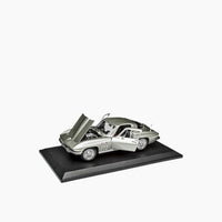 Bburago 1965 Chevrolet Corvette Die-Cast Model Car – 1:18 Scale
