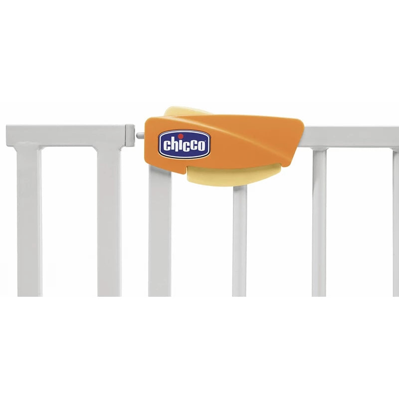 Chicco Nightlight Door Gate – Child Safety Gate Chicco Nightlight Door Gate – Child Safety Gate