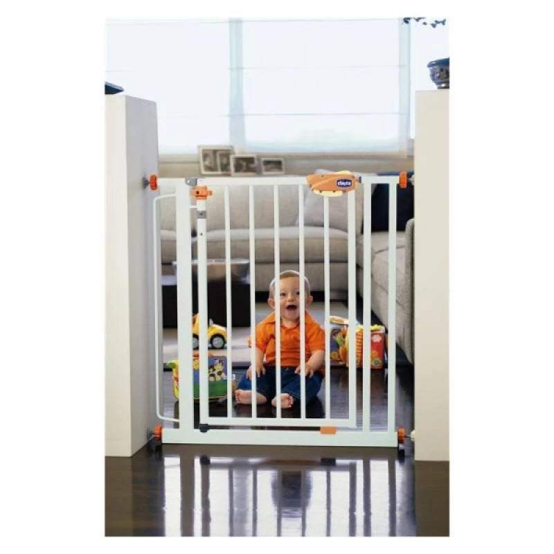 Chicco Nightlight Door Gate – Child Safety Gate Chicco Nightlight Door Gate – Child Safety Gate
