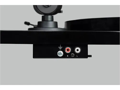 مشغل أسطوانات Pro-Ject E1 Phono BT مع تقنية البلوتوث والصوت التناظري