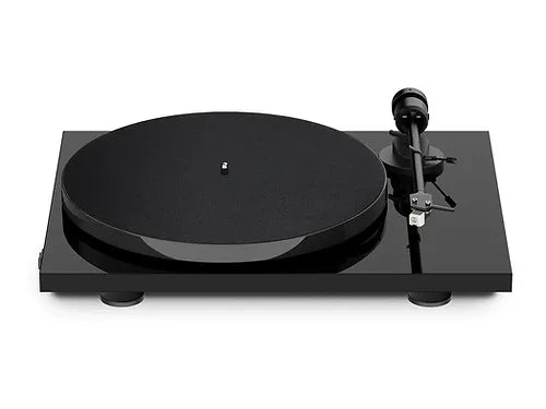 مشغل أسطوانات Pro-Ject E1 Phono BT مع تقنية البلوتوث والصوت التناظري